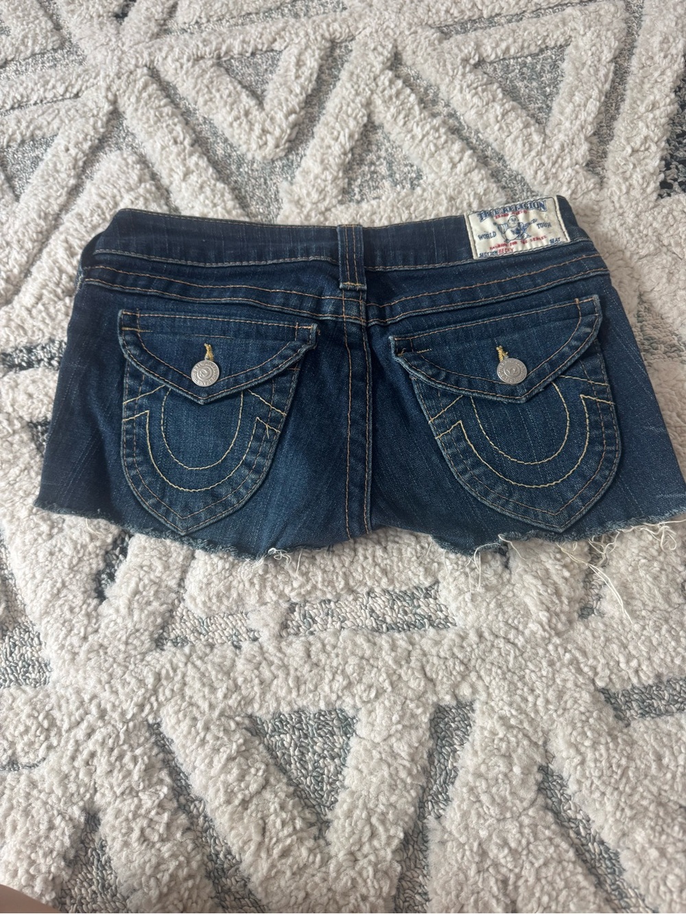 True Religion Becky Low Rise Cutoff Denim Shorts Size 25 Vintage Y2K - Picture 2 of 6